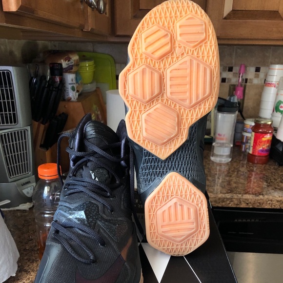 LeBron 13 Anthracite Like New size 12 - Picture 3 of 5